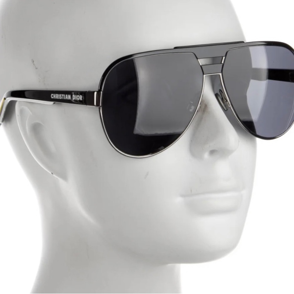 CHRISTIAN DIOR
Aviator Tinted Sunglasses